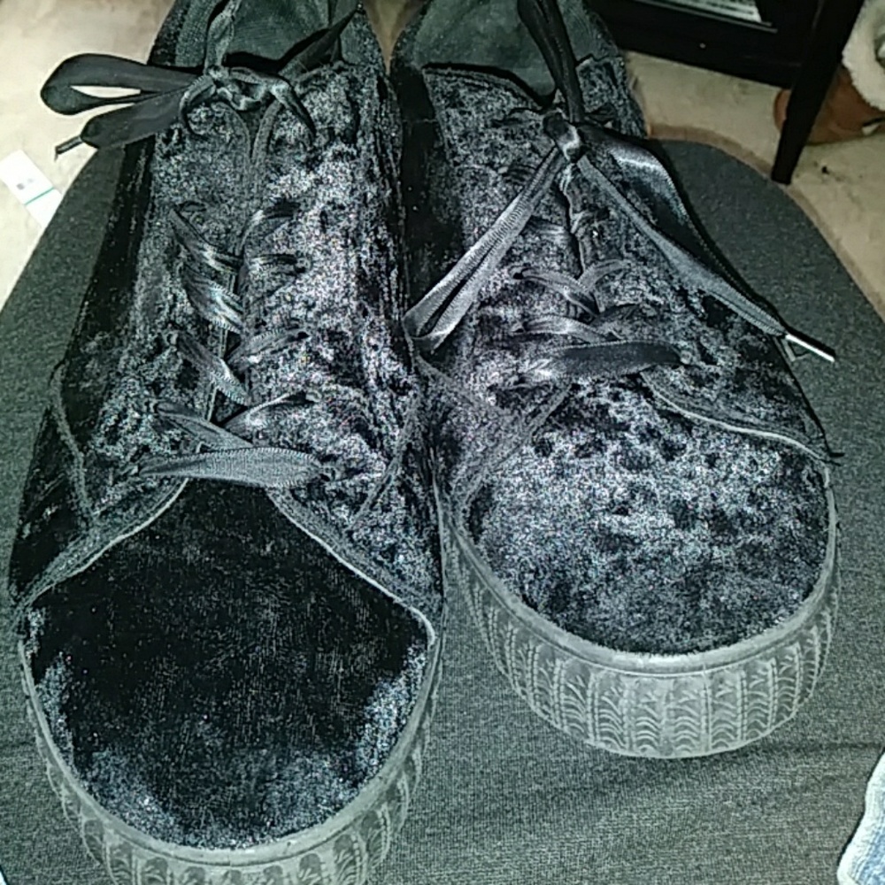 Crush velvet sneakers with ribbon laces